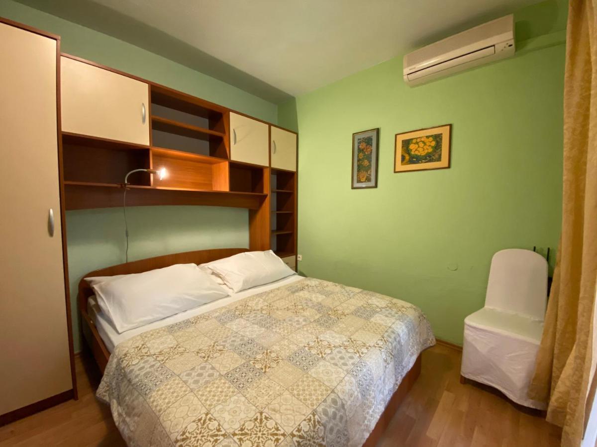 Rooms Josip Makarska Buitenkant foto