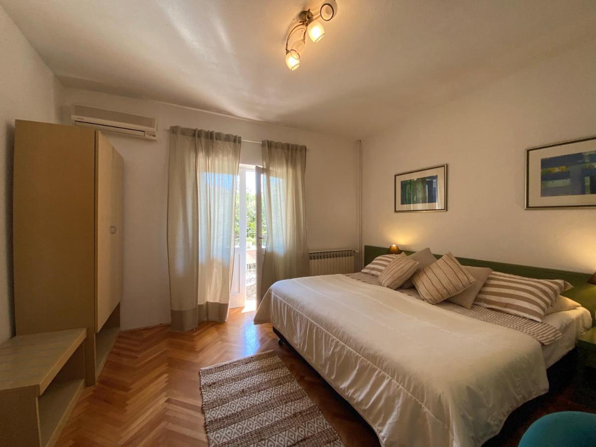 Rooms Josip Makarska Buitenkant foto