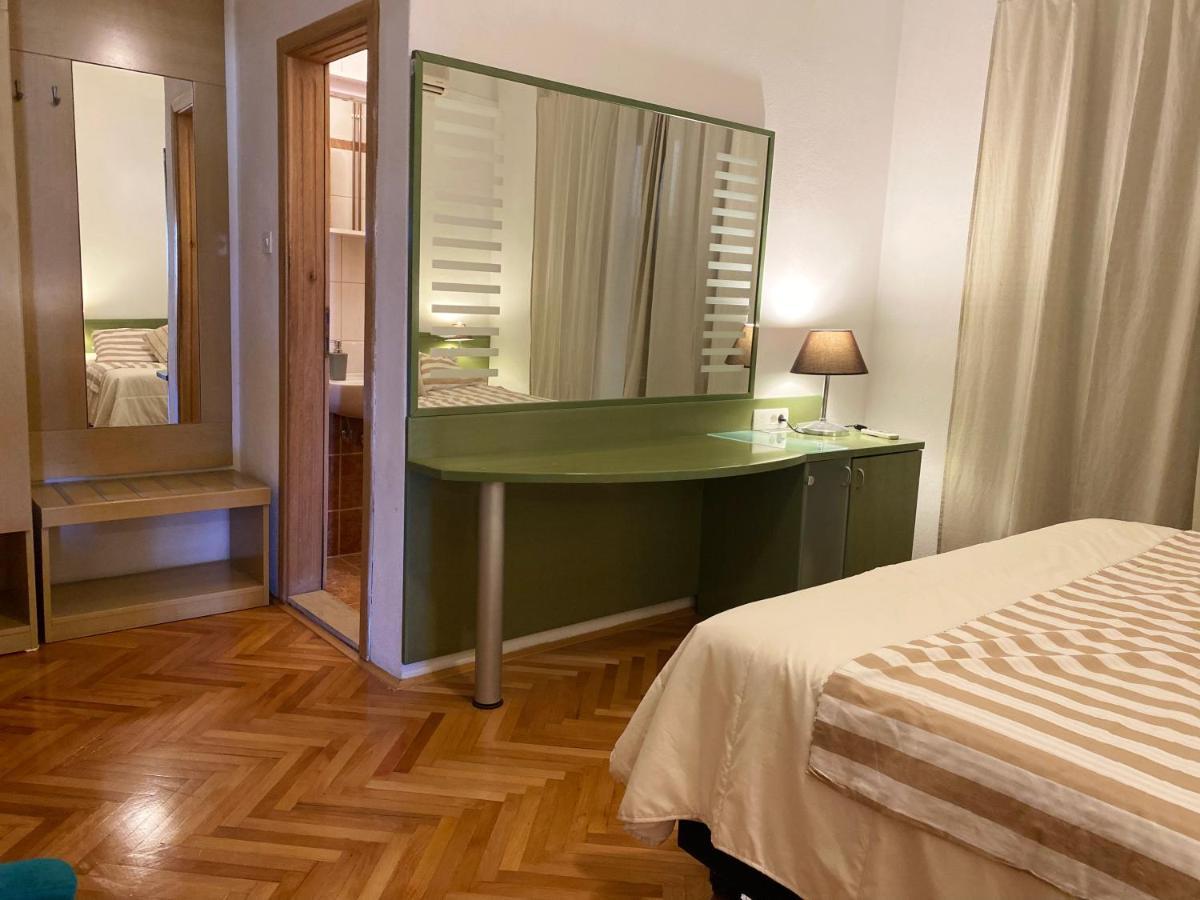 Rooms Josip Makarska Buitenkant foto