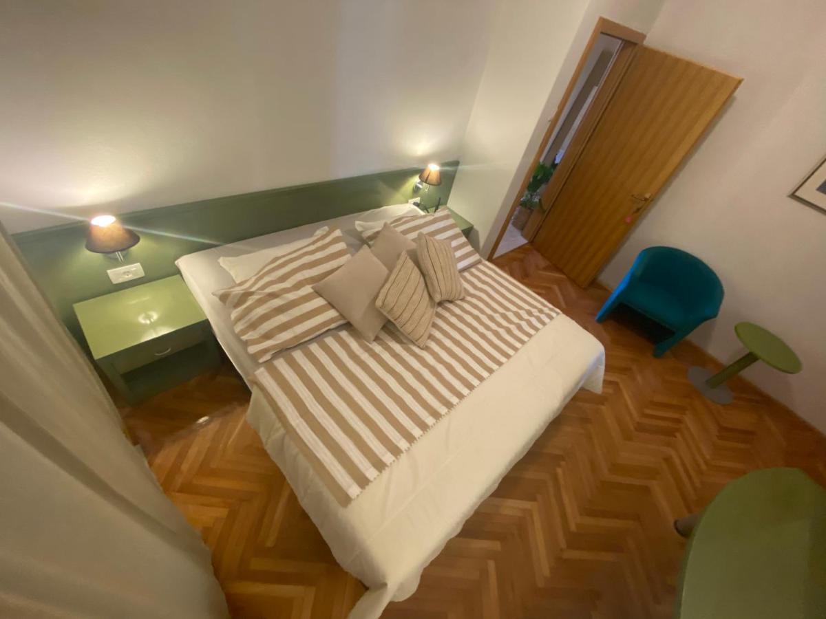 Rooms Josip Makarska Buitenkant foto