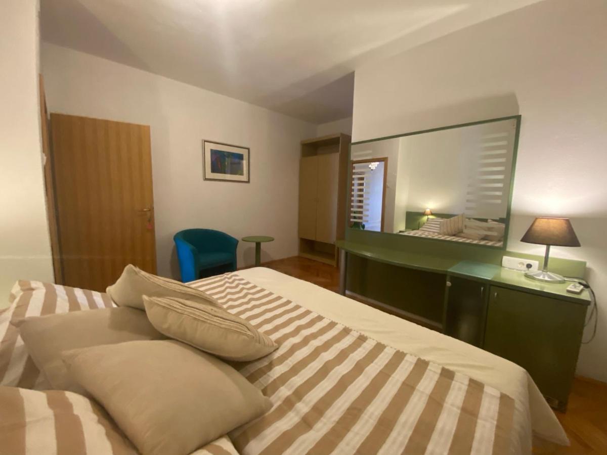 Rooms Josip Makarska Buitenkant foto